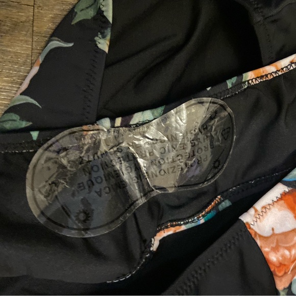 Cupshe one piece swimsuit black orange rose floral NWT & liner Size Medium M - Picture 4 of 6